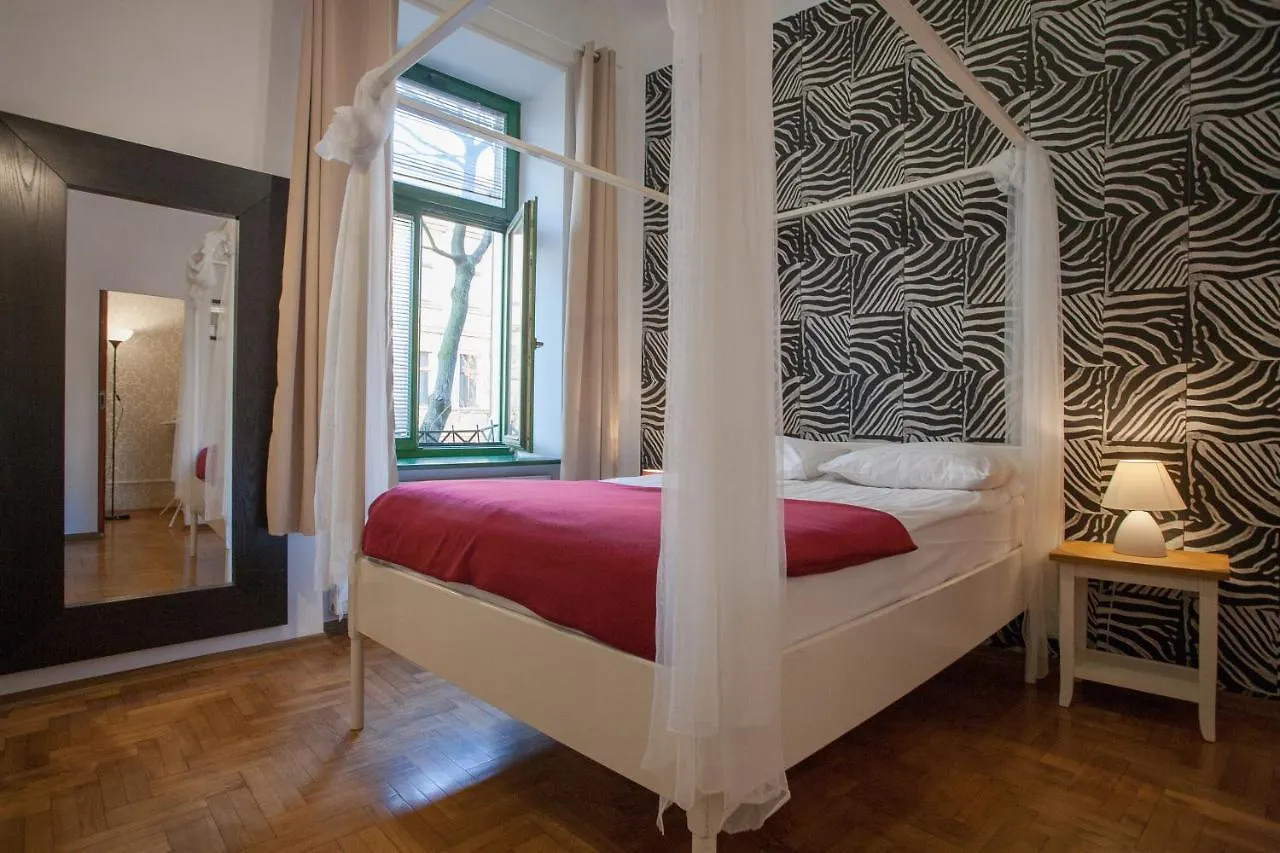 Apartamenty Galeria Cracovie 3*,